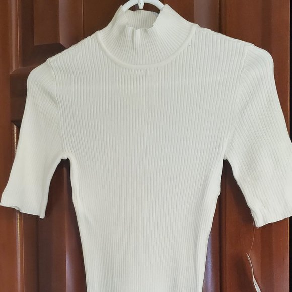 Ivory turtleneck - Picture 1 of 5